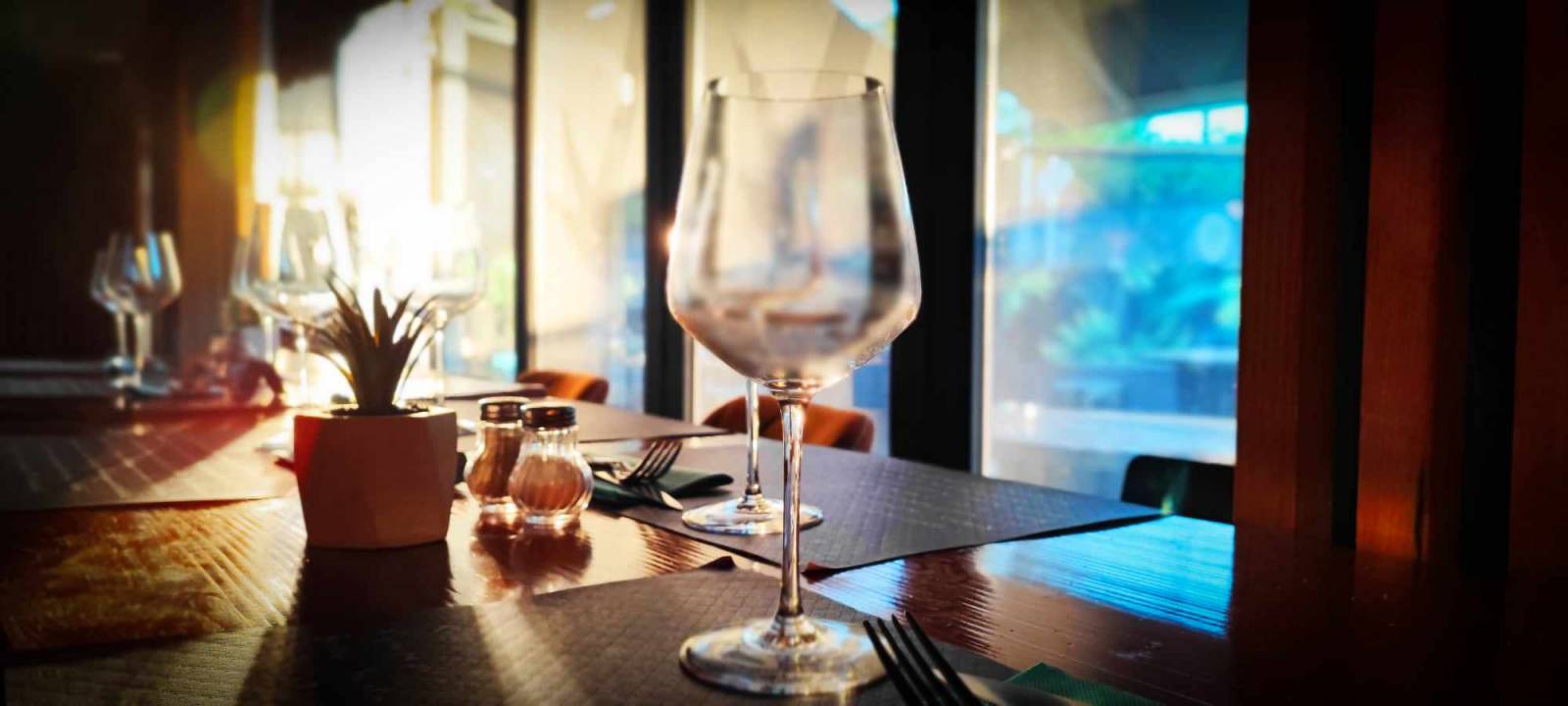 Trouver un bon restaurant ouvert le soir: carte et prix du BOKA Club del Magot à Toulon dans le Var