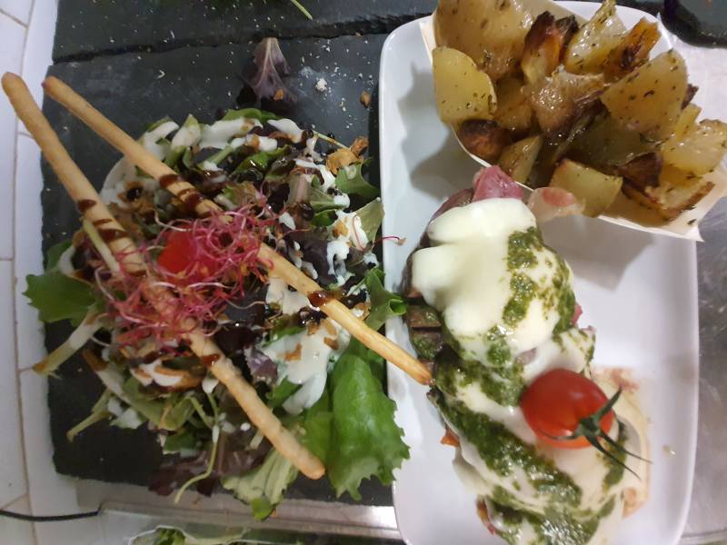 déguster un repas en famille à Toulon