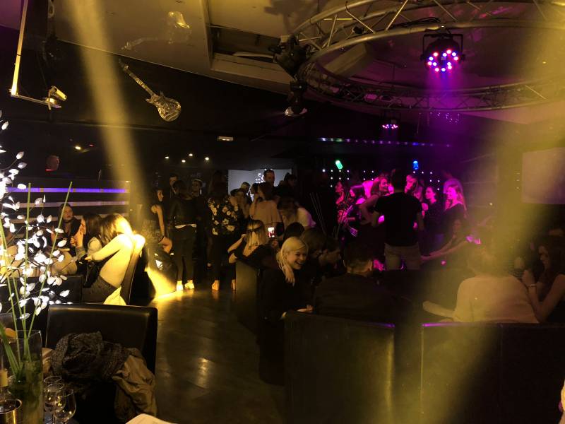 Boite de nuit ouverte la semaine jusqu'à 5h00 du matin près de Hyères