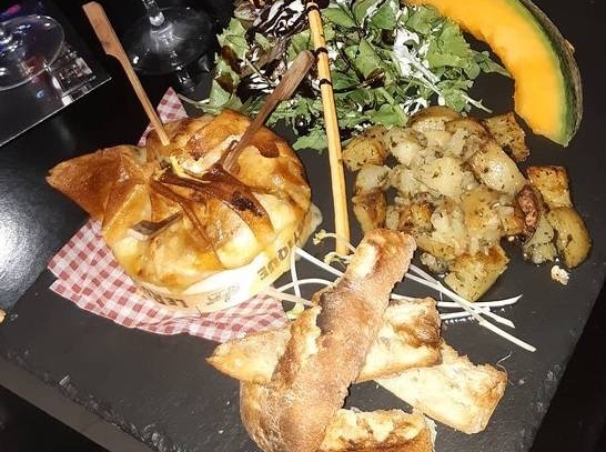 Aller au restaurant pour voir un spectacle gratuit du côte de Hyères dans le Var