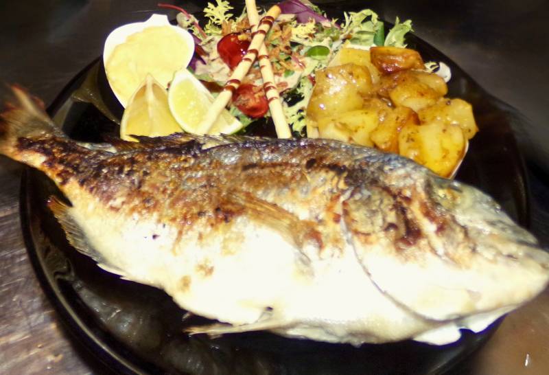 Poisson entier frais selon arrivage, BOKA restaurant bar à Toulon animation karaoké