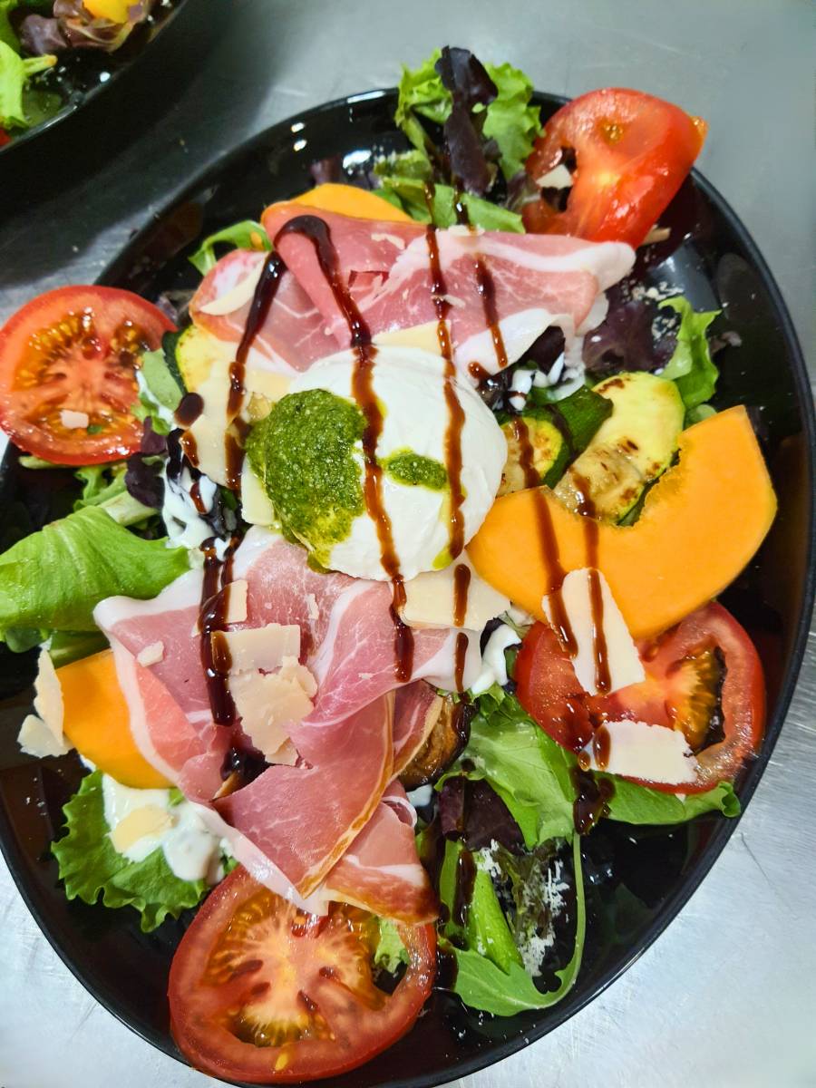 restaurant bar karaoké à Toulon propose sa salade italien